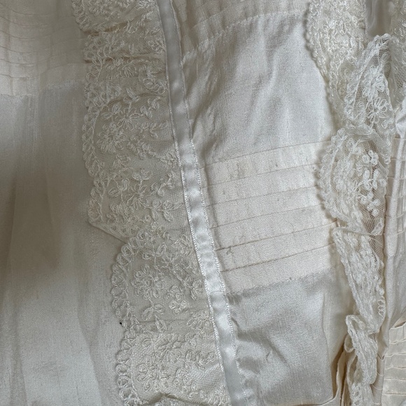 Exceptional 'Sarah Louise' of England Silk and Lace Baby's Christening Gown - Picture 7 of 8